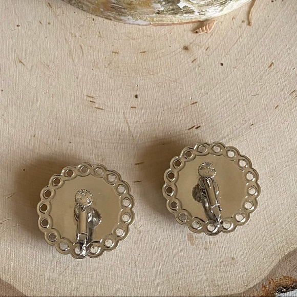 VTG- Vendome- ‘50s Gorgeous Victorian Revival Domed Button Clip Backs - Picture 3 of 9